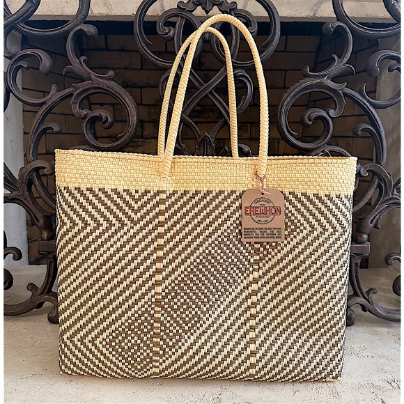 Erewhon Handbags - NWT Erewhon Market Shopping Basket Bag Excellent Condition